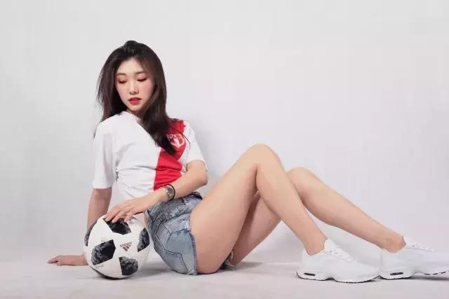 空姐和空姐格斗,足球比赛空姐