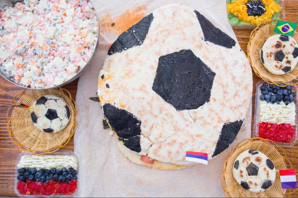 杭州90后肉夹馍店老板开卖世界杯套餐,网易、华为员工争着入伙