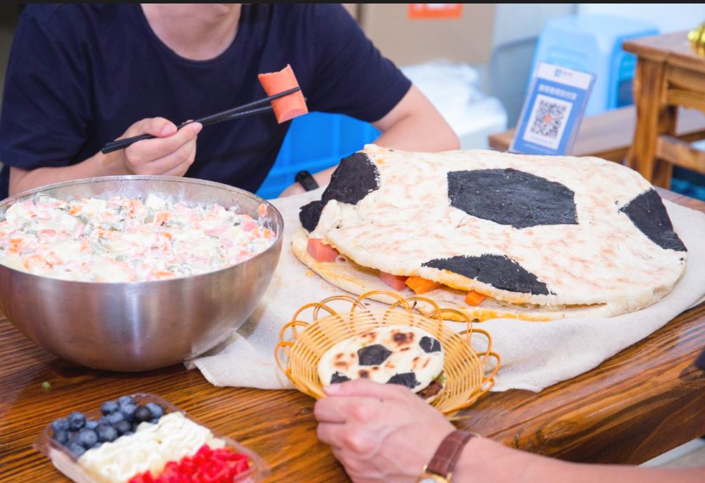 杭州肉夹馍店老板开卖世界杯套餐,网易、华为员工争着入伙