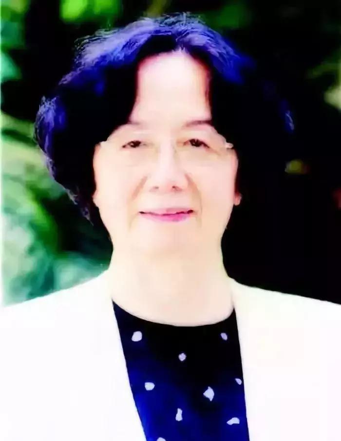 94岁裸捐1857万，她是中国最后一个穿裙子的先生，却从未上热搜，少人问津……