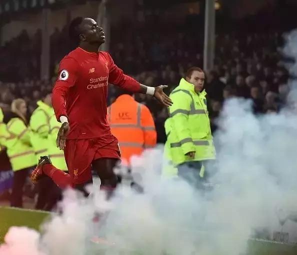 盘点足球场上的那些经典解说,世界杯令人感动的足球解说