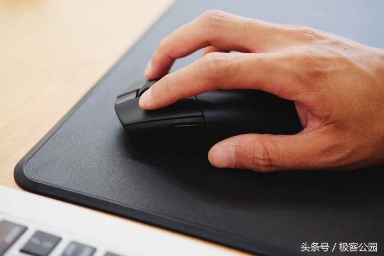 2019公认手感最好的吃鸡游戏鼠标,百元轻量化的无线游戏鼠标推荐