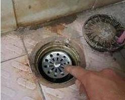 卫生间一到夏季就反臭味原因,夏天卫生间臭味难闻有什么小妙招