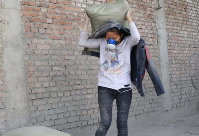 卖惨水泥妹现状,曾经靠卖惨红遍全网的水泥妹