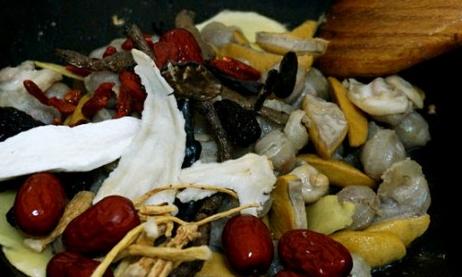 女人吃牛尾巴功效与禁忌,女人吃牛的好处