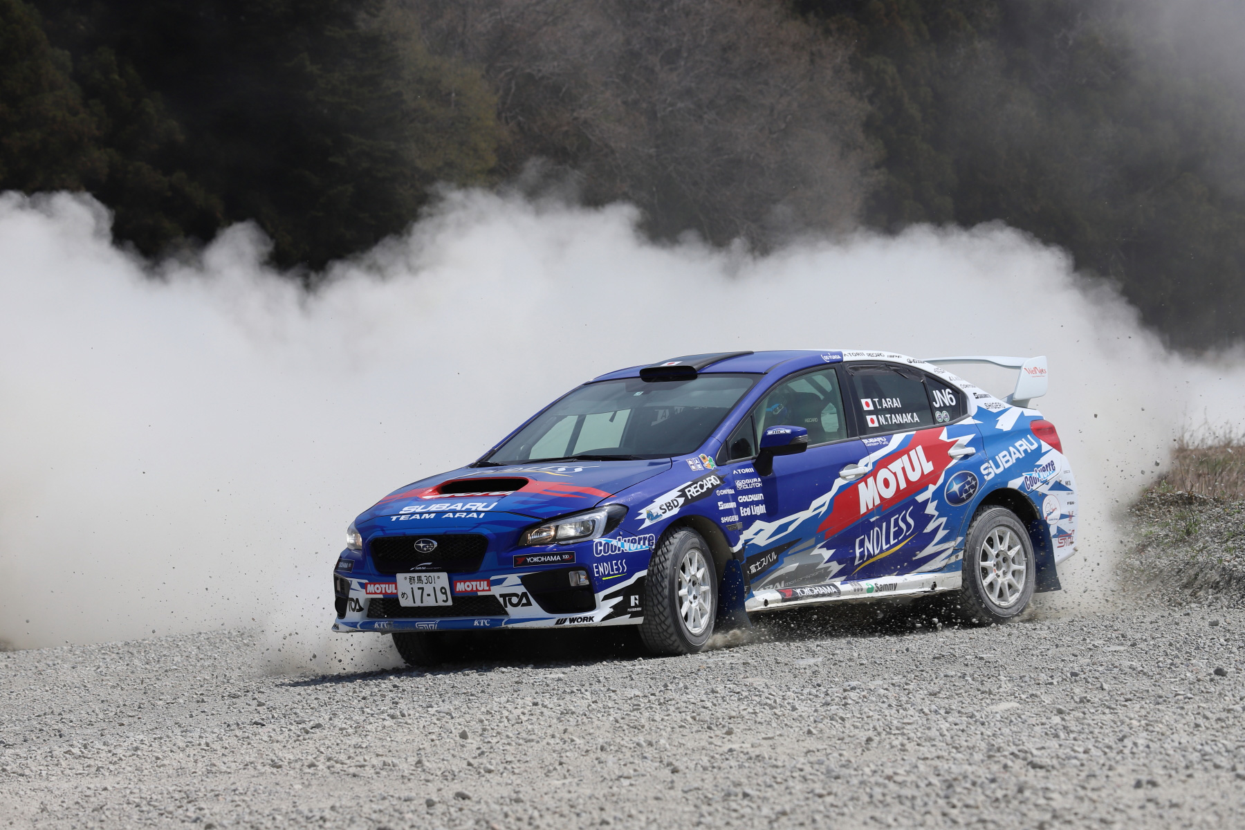 佳能70-200mm镜头f4优缺点,佳能70-200mmf2.8三代