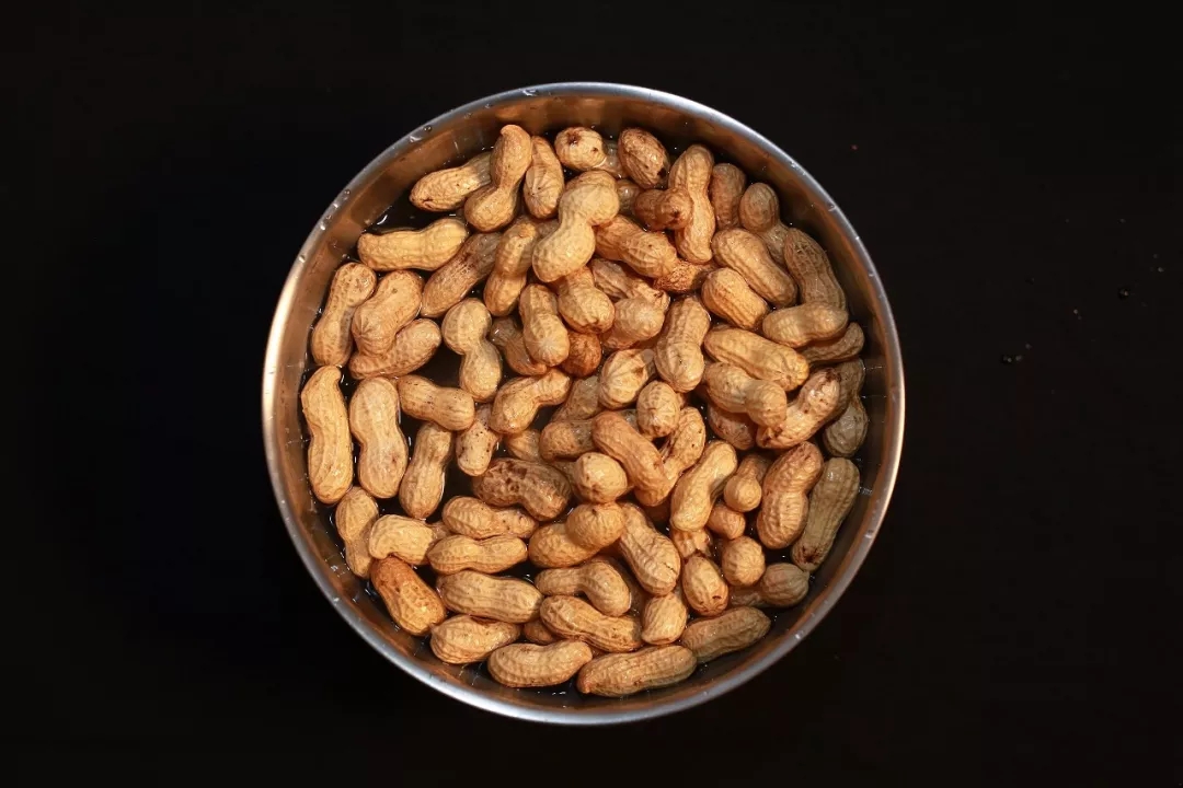 话梅花生里的话梅,花生和巧克力的碰撞