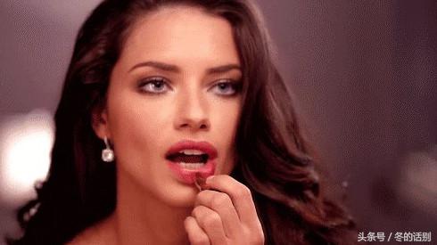 盘点世界杯上各个国家足球宝贝,比足球