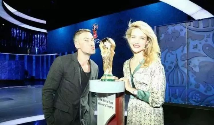 世界杯解说员白岩松,世界杯央视解说惹争议