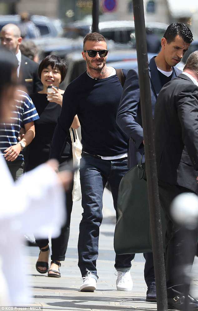 小七贝克汉姆出街,贝克汉姆带小七助阵贝嫂时装秀