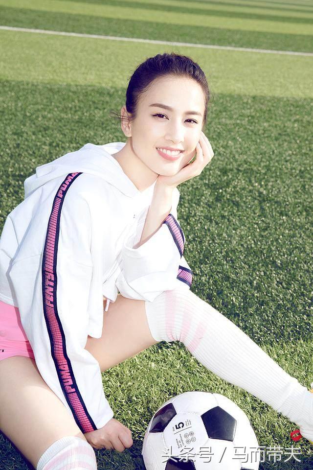 黄圣依变身足球宝贝图片,黄圣依宋小宝长腿