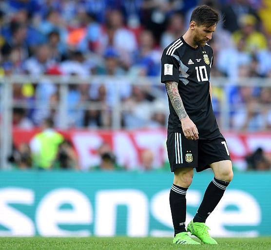 梅西在场上的表现比c罗好一倍,c罗让梅西绝望的瞬间