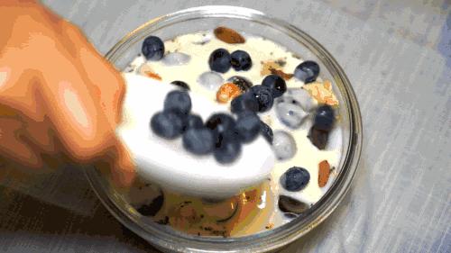 喝酸奶吃螃蟹会不会中毒,吃了螃蟹喝橙汁会中毒吗