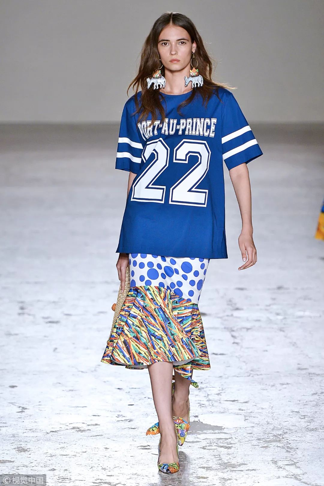 世界杯现场抢到了球衣可以拿走吗,世界杯抢球衣