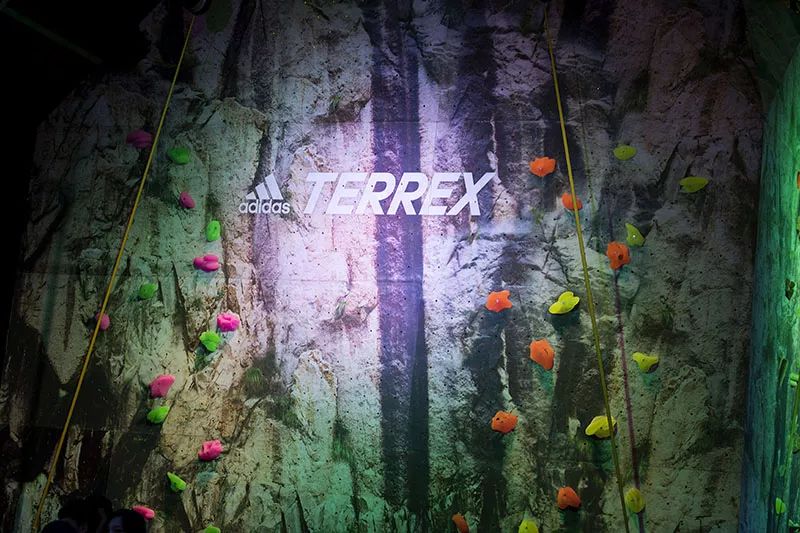 闄愰噺鐗坅didas,瀹樻柟adidas