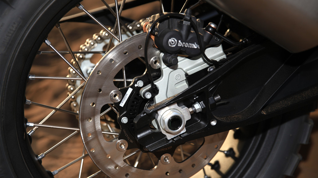 2018款ktm1290s测试,ktm1290advs版22款与23款区别