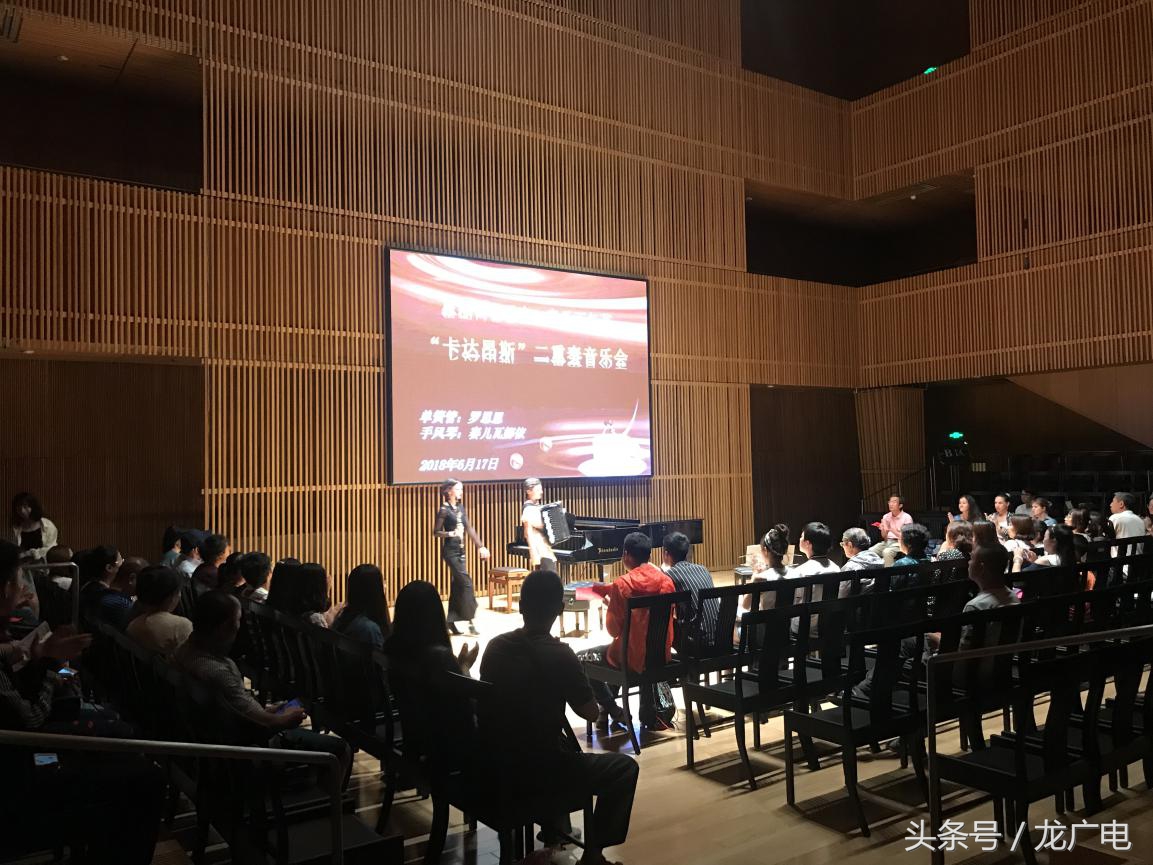 锋尚958“我在音乐这座城”专访法国单簧管手风琴组合“卡达昂斯”