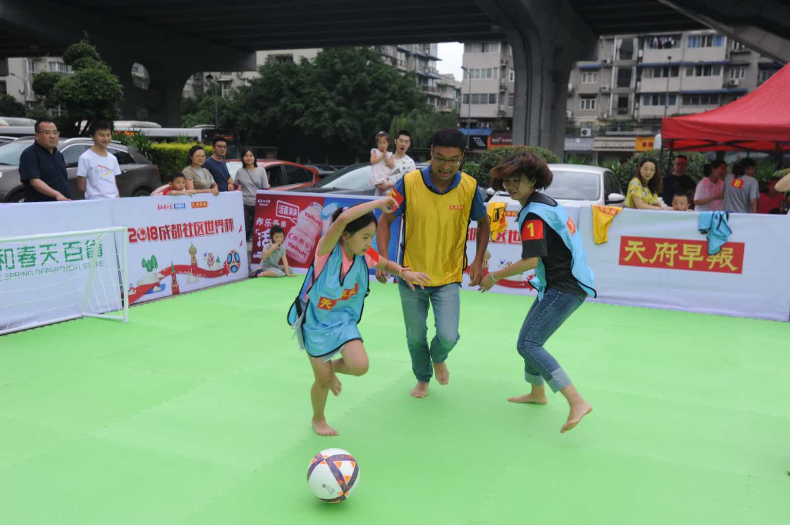 社区足球的趣味活动,社区六一亲子趣味运动会活动