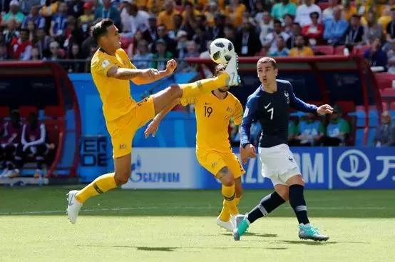 2022世界杯梅西点球被扑出,洛里为什么没把梅西点球扑出