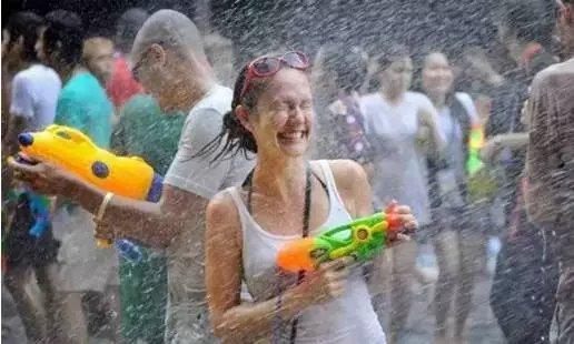最热闹的泼水节,世界上最壮观的泼水节