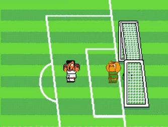 在这款比拼技巧的足球游戏中，所有玩家都努力“踢烂”对手的屁股