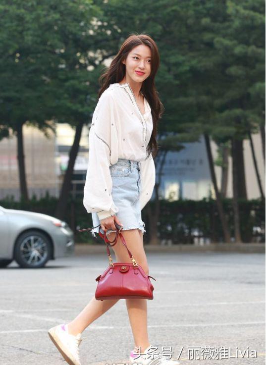 一件雪纺衫怎么搭,夏天白色雪纺上衣太透穿什么内搭