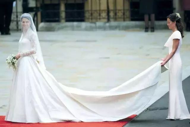 发现一件好看的衣服,这3种单品这样穿简单却很时髦