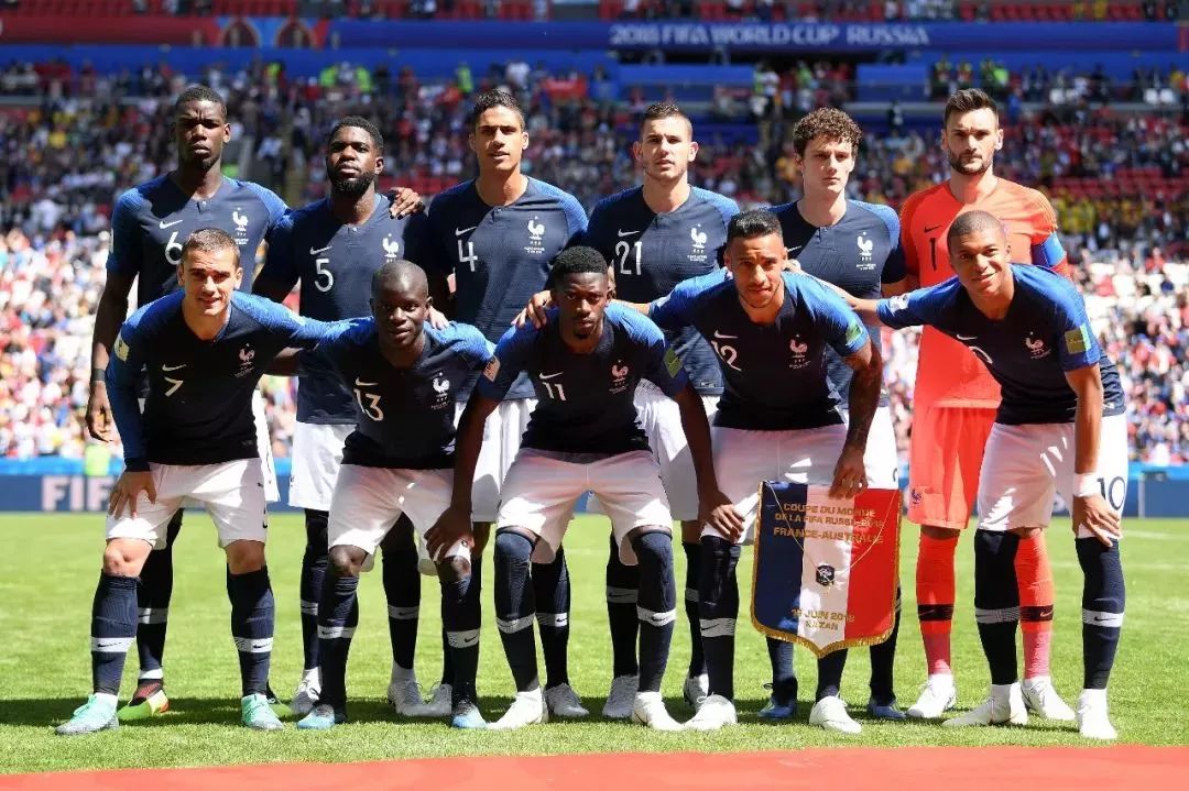 踢一场完整的球赛会消耗多少大卡,踢一场足球赛用多长时间