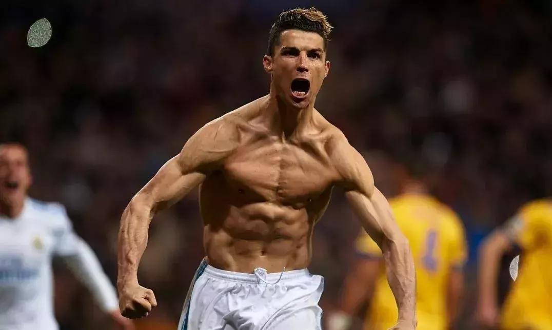 37岁的c罗满眼都是18岁时的自己,33岁的c罗创造了什么奇迹