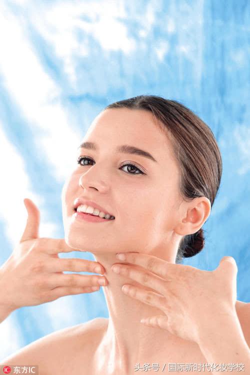 底妆无粉底怎么化干净服帖,明星磨皮底妆服帖的方法