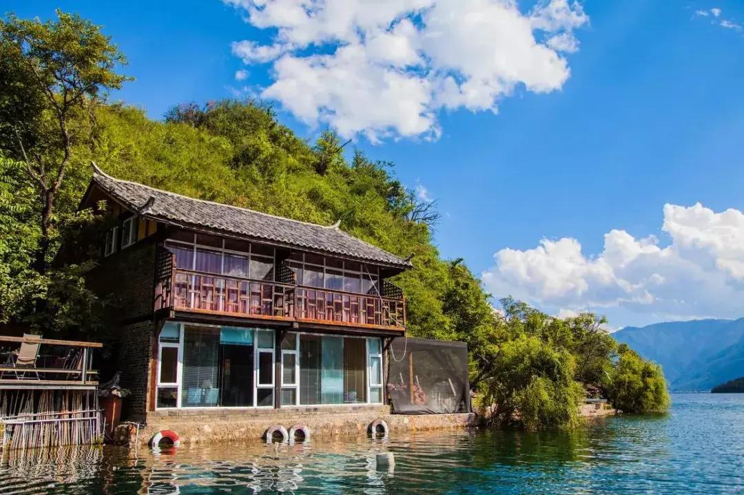 西昌泸沽湖住宿酒店推荐好一点,泸沽湖自由行住宿推荐