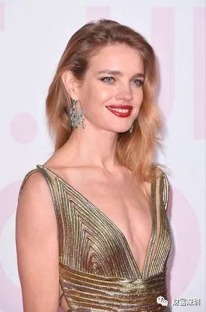 世界杯赛场高颜值女球迷惊艳镜头,世界杯最漂亮的足球女神