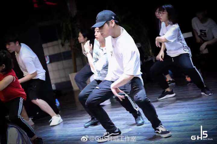 斯为泰山而不骄后半句,斯为泰山而不骄前一句