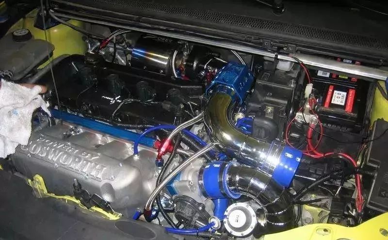 宝马z4和野马哪个性价比高,30万预算买宝马z4还是野马