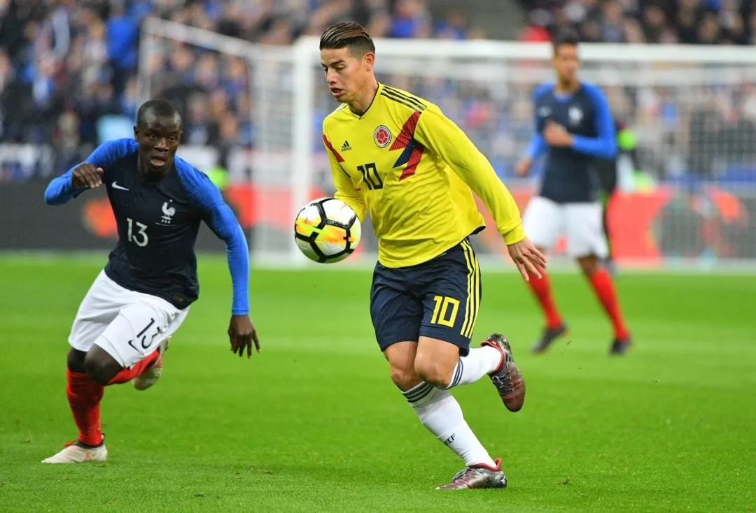 足球十大技巧秀,学会这几个足球小技巧