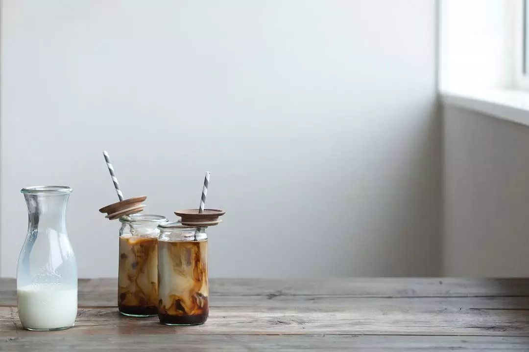 喝咖啡玻璃杯还是陶瓷杯,喝咖啡用陶瓷杯还是玻璃杯