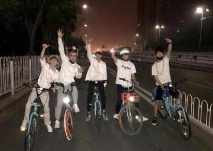 明星休息时间,鹿晗易烊千玺和王源跳舞