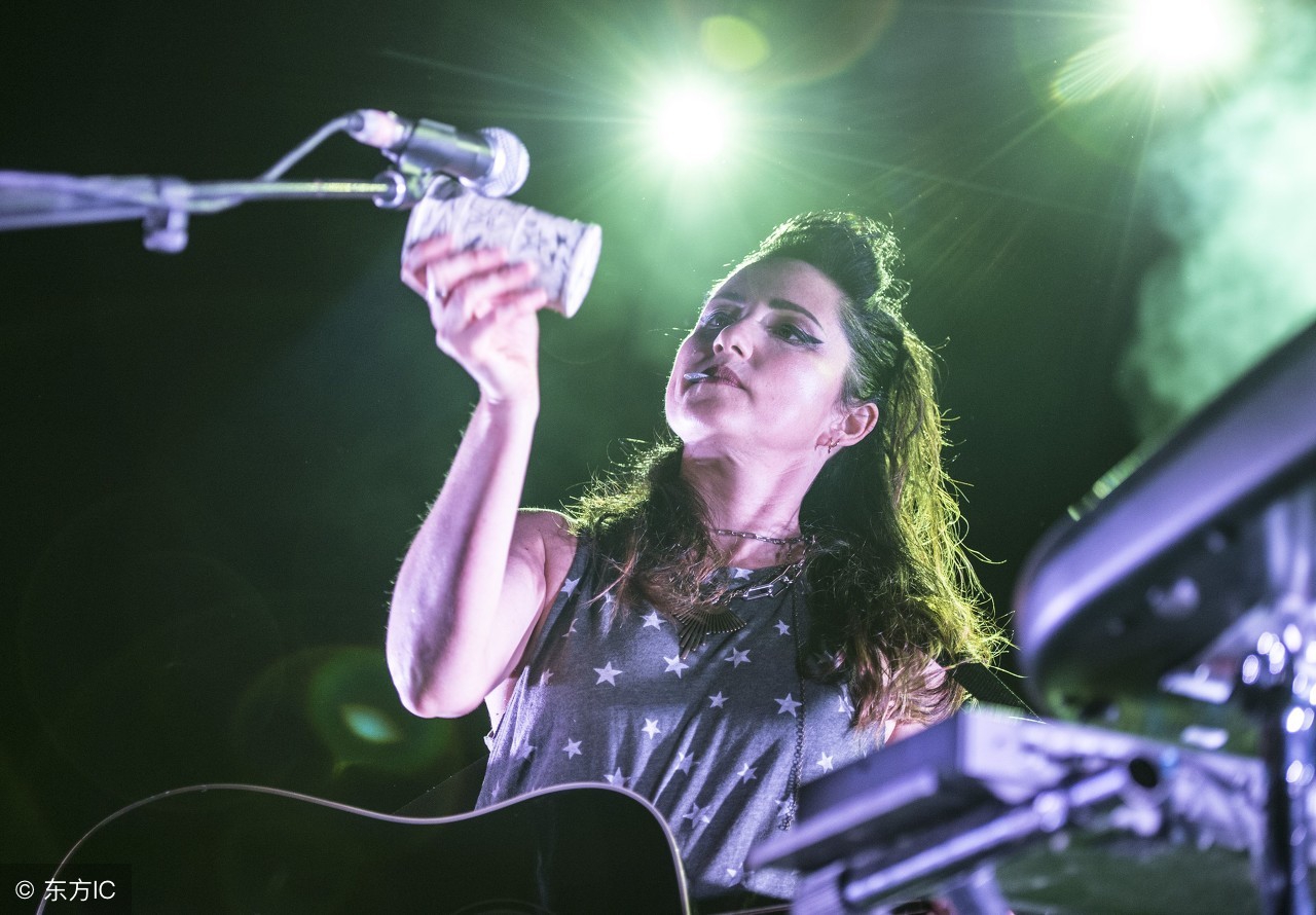 唱歌老是接不上气气短,唱歌时前一句气没用完怎么换气