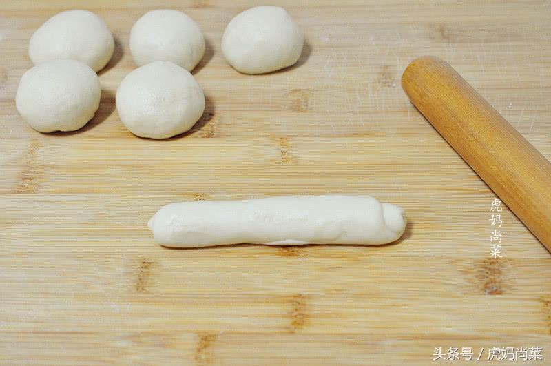 不用水，发的好，出膜快，奶香浓郁，公认的经典款面包