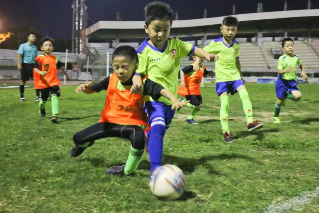 助力青少年足球普及,为青少年搭建篮球训练平台