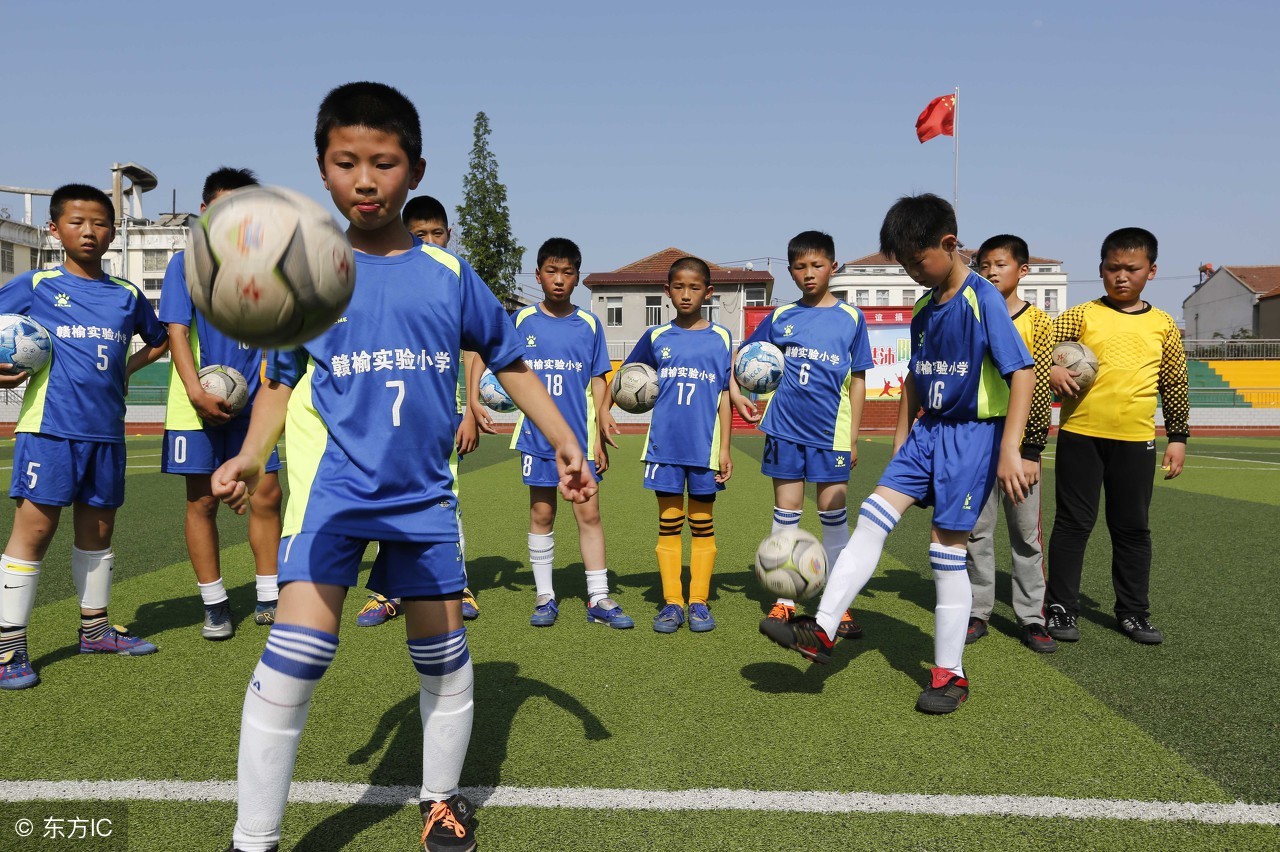 越看世界杯越能对照出中国足球问题，它跟钱有关，光花钱也不行