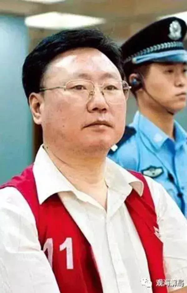 权力越位,各球星被红牌罚下