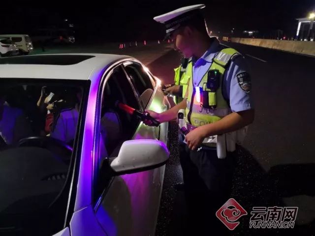 云南18岁女孩车祸死亡司机跑了,云南车祸20岁女孩当场死亡