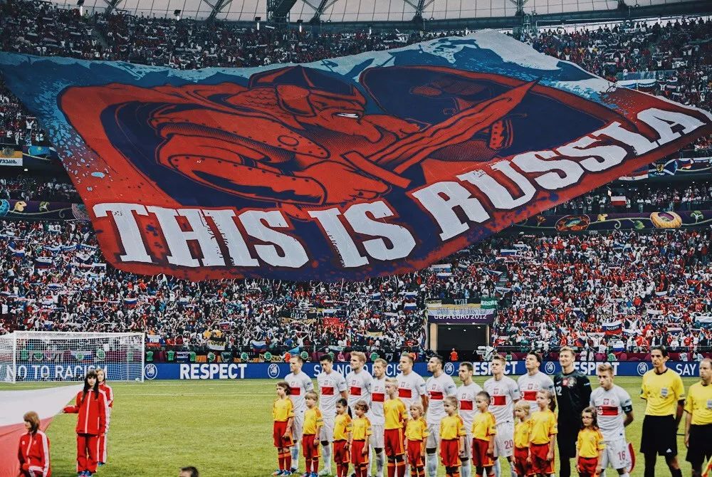 俄罗斯暴打英国足球流氓,俄罗斯足球怎么这么强