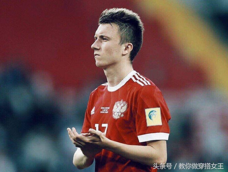 冬天看世界杯的正确打开方式,冷到发紫