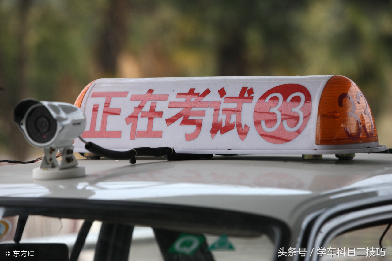 科目三通过交通信号灯控制的路口,科目三通过公交车站详细操作方法