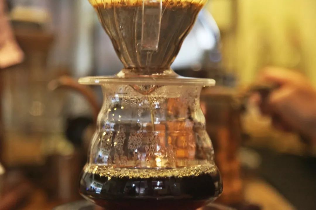 手冲咖啡的温度大概多少到多少,冲咖啡的正确方法和技巧