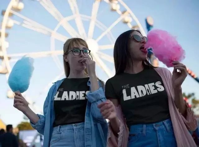 我们是茫茫人海中巧遇的相似灵魂,豆蔻年华里连结的双生花朵