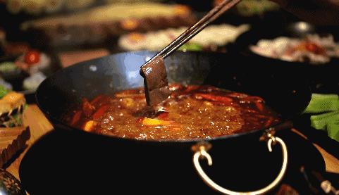 约四川姑娘的时候，你真的很需要一份重口味er的牛油火锅