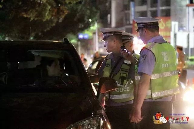交警推出欧洲杯酒驾套餐,交警严查世界杯酒驾
